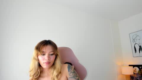 Adriana online show from September 28, 2025, 2:00 pm