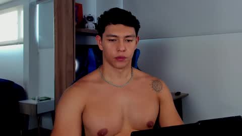 Snapshot of adrian_del_mar chatting on May 25, 2026, 9:43 pm Adrian del Mar online show from May 25, 2026, 9:43 pm