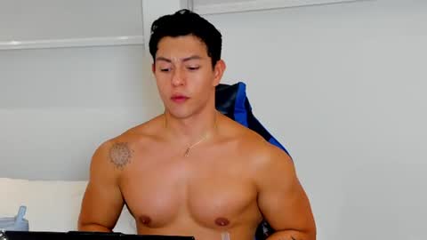 Snapshot of adrian_del_mar chatting on June 10, 2026, 1:39 am Adrian del Mar online show from June 10, 2026, 1:39 am
