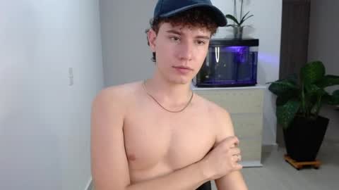 Snapshot of adrian_morelli chatting on December 19, 2024, 10:42 pm adrian morelli online show from December 19, 2024, 10:42 pm