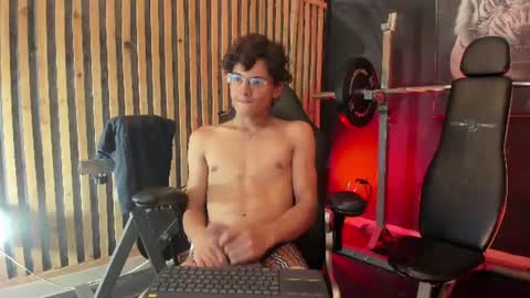Snapshot of adrian_wolff chatting on June 17, 2026, 8:10 pm Adrian W online show from June 17, 2026, 8:10 pm