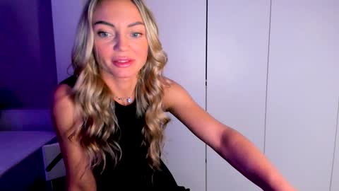 Snapshot of adriana_coy_ chatting on December 25, 2024, 4:11 pm Adriana online show from December 25, 2024, 4:11 pm