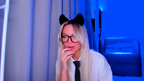 Snapshot of adriana_coy_ chatting on February 10, 2025, 9:36 pm Adriana online show from February 10, 2025, 9:36 pm