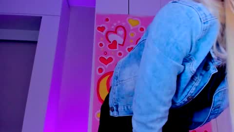 Snapshot of adriana_coy_ chatting on February 14, 2025, 8:52 am Adriana online show from February 14, 2025, 8:52 am