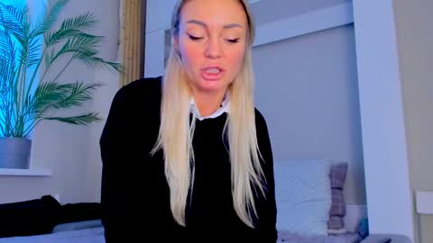 Snapshot of adriana_coy_ chatting on February 21, 2025, 11:44 am Adriana online show from February 21, 2025, 11:44 am