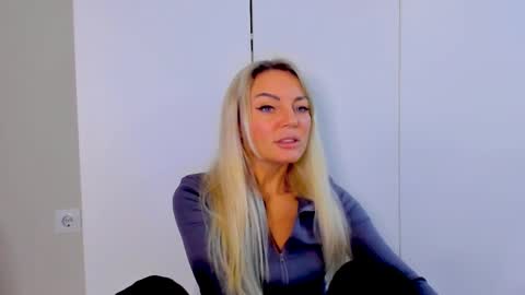 Snapshot of adriana_coy_ chatting on March 6, 2025, 6:48 pm Adriana online show from March 6, 2025, 6:48 pm