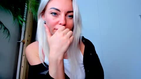 Snapshot of adriana_coy_ chatting on September 12, 2025, 1:11 pm Adriana online show from September 12, 2025, 1:11 pm