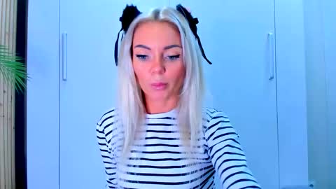 Snapshot of adriana_coy_ chatting on September 16, 2025, 11:22 am Adriana online show from September 16, 2025, 11:22 am