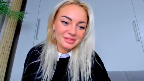 Snapshot of adriana_coy_ chatting on October 10, 2025, 4:06 pm Adriana online show from October 10, 2025, 4:06 pm