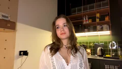 adrianaelizy online show from February 4, 2025, 8:49 pm