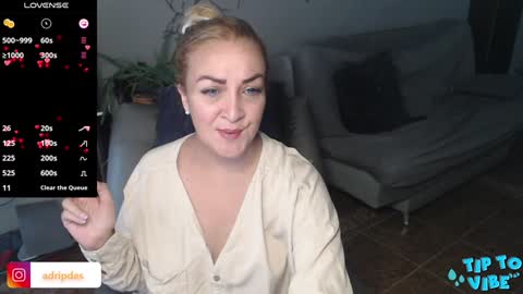 Snapshot of adrianapdes chatting on January 25, 2025, 12:16 pm Adriana Paredes online show from January 25, 2025, 12:16 pm