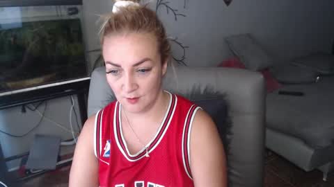 Snapshot of adrianapdes chatting on February 4, 2025, 1:06 pm Adriana Paredes online show from February 4, 2025, 1:06 pm