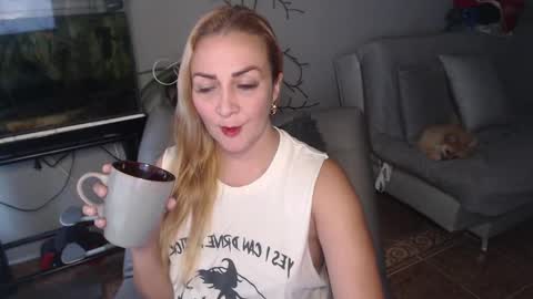 Snapshot of adrianapdes chatting on February 17, 2025, 8:58 pm Adriana Paredes online show from February 17, 2025, 8:58 pm