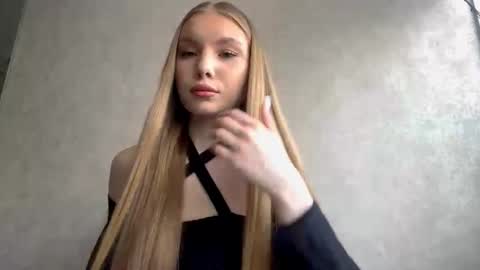 Caroline online show from March 24, 2026, 12:21 pm