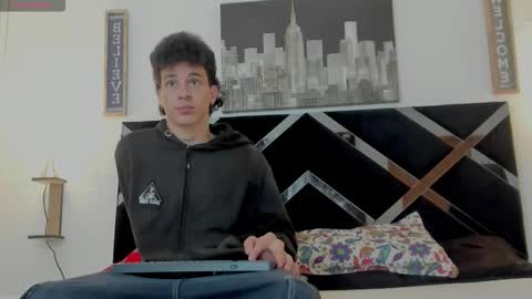 Adrian online show from November 5, 2025, 4:01 am