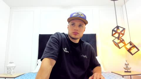 Adrein Roche online show from February 1, 2025, 11:16 pm