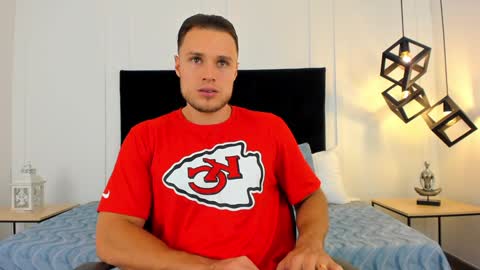 Adrein Roche online show from February 2, 2025, 11:00 pm