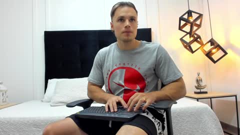 Adrein Roche online show from February 6, 2025, 11:15 pm