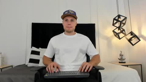 Adrein Roche online show from February 11, 2025, 11:22 pm