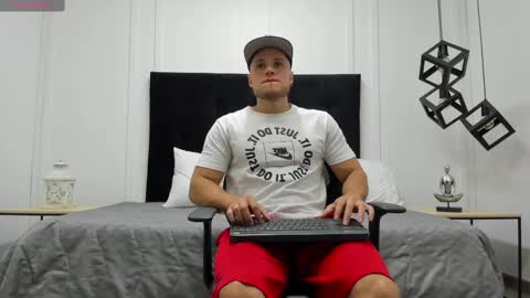 Adrein Roche online show from March 4, 2025, 12:29 am