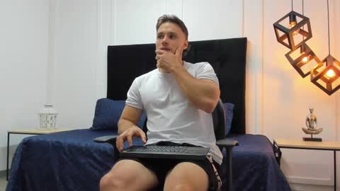 Adrein Roche online show from March 6, 2025, 12:00 am