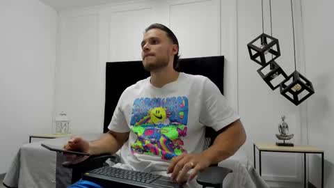 Adrein Roche online show from March 11, 2025, 11:15 pm