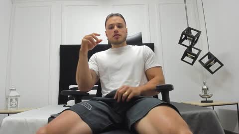 Adrein Roche online show from September 30, 2025, 10:59 pm