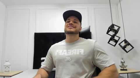 Adrein Roche online show from October 3, 2025, 1:24 am