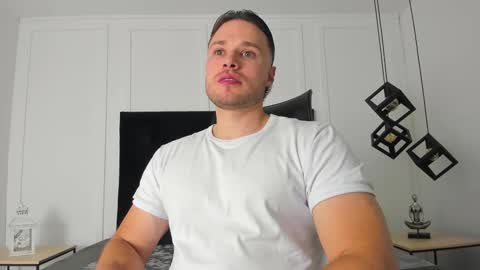 Adrein Roche online show from October 9, 2025, 9:35 pm