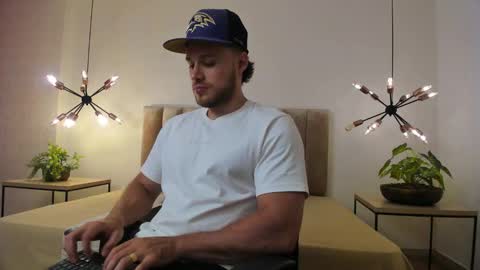 Adrein Roche online show from October 27, 2025, 8:57 pm