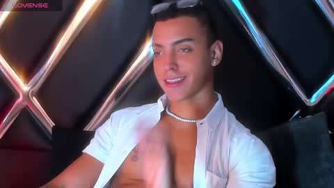 Snapshot of adriianlopez chatting on December 6, 2024, 7:01 pm Adrian Lopez online show from December 6, 2024, 7:01 pm