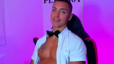 Snapshot of adriianlopez chatting on December 13, 2024, 10:13 pm Adrian Lopez online show from December 13, 2024, 10:13 pm