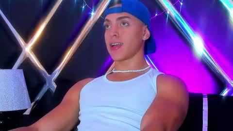 Snapshot of adriianlopez chatting on December 14, 2024, 6:30 pm Adrian Lopez online show from December 14, 2024, 6:30 pm