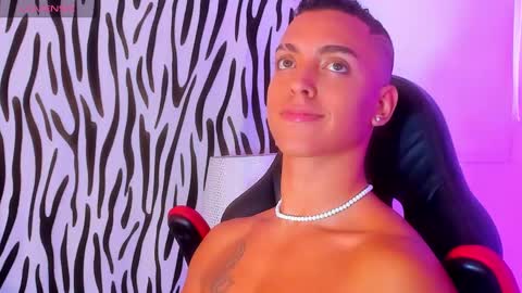 Snapshot of adriianlopez chatting on December 29, 2024, 2:52 pm Adrian Lopez online show from December 29, 2024, 2:52 pm