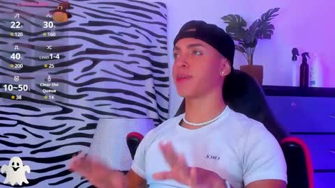 Snapshot of adriianlopez chatting on January 7, 2025, 5:42 pm Adrian Lopez online show from January 7, 2025, 5:42 pm