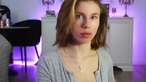 Snapshot of aelia_anara chatting on November 4, 2025, 4:00 am Aelia online show from November 4, 2025, 4:00 am