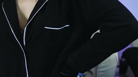 Snapshot of aelia_anara chatting on November 17, 2025, 5:02 am Aelia online show from November 17, 2025, 5:02 am