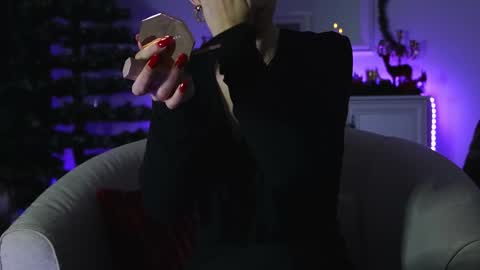 Aelia online show from November 22, 2025, 5:17 am