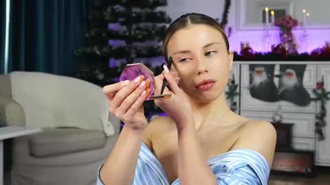 Aelia online show from December 18, 2025, 6:30 am