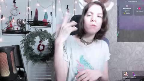 Snapshot of aesthetic_being chatting on December 20, 2025, 7:37 am Tiana online show from December 20, 2025, 7:37 am