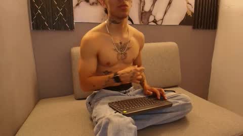 Snapshot of aethon_noir chatting on November 8, 2025, 2:06 pm AETHON online show from November 8, 2025, 2:06 pm