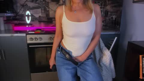 OneAfa online show from November 13, 2025, 3:22 pm