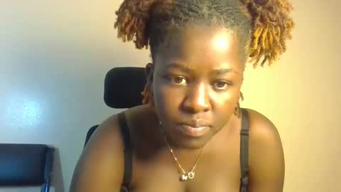 Snapshot of africaan_queen chatting on September 30, 2025, 8:03 pm africaan_queen online show from September 30, 2025, 8:03 pm