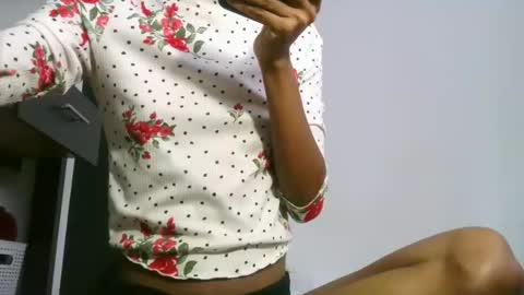 Snapshot of africadeluxe chatting on January 4, 2025, 1:31 pm Africa online show from January 4, 2025, 1:31 pm