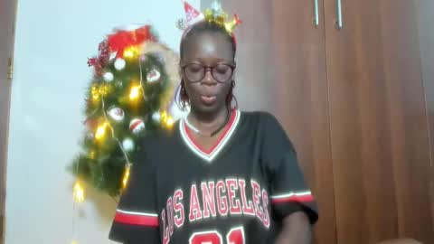 Snapshot of afro_pop chatting on December 22, 2024, 3:44 am Leah online show from December 22, 2024, 3:44 am