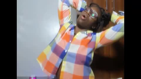 Snapshot of afro_pop chatting on January 14, 2025, 3:11 am Leah online show from January 14, 2025, 3:11 am