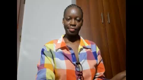 Snapshot of afro_pop chatting on February 24, 2025, 12:41 am Leah online show from February 24, 2025, 12:41 am