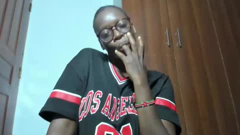 Snapshot of afro_pop chatting on March 5, 2025, 12:05 am Leah online show from March 5, 2025, 12:05 am