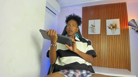afrowayuu online show from May 20, 2026, 5:52 pm
