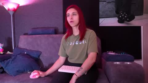 Agata Collinss online show from November 2, 2025, 4:37 am